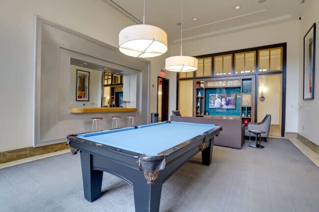 Building Photo - 550 14th St S