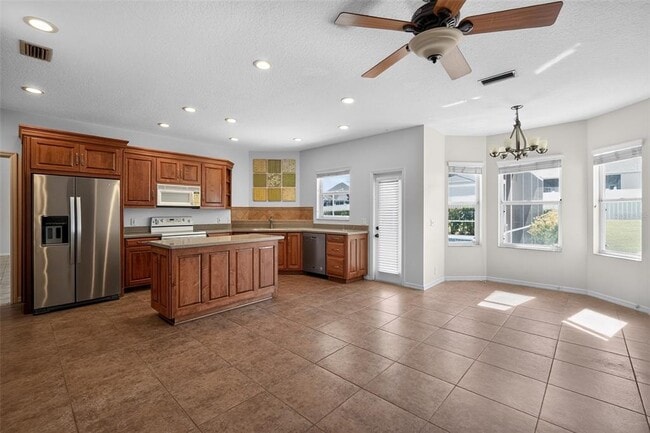 Building Photo - 1850 Sandy Knoll Cir N