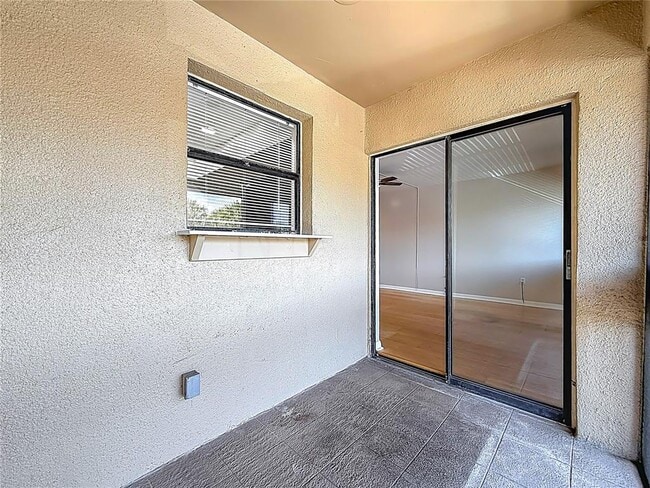 Building Photo - 890 N Village Dr