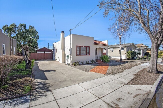 Building Photo - 60 Maitland Dr