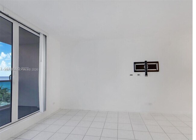 Building Photo - 2301 Collins Ave
