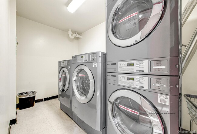 Building Photo - 152-18 Union Tpke