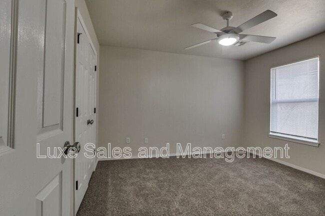 Building Photo - 1736 W Palm Pl