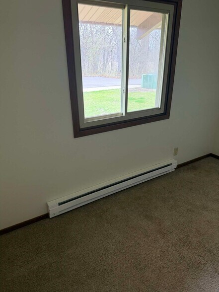 Building Photo - 700 Meadow Ln