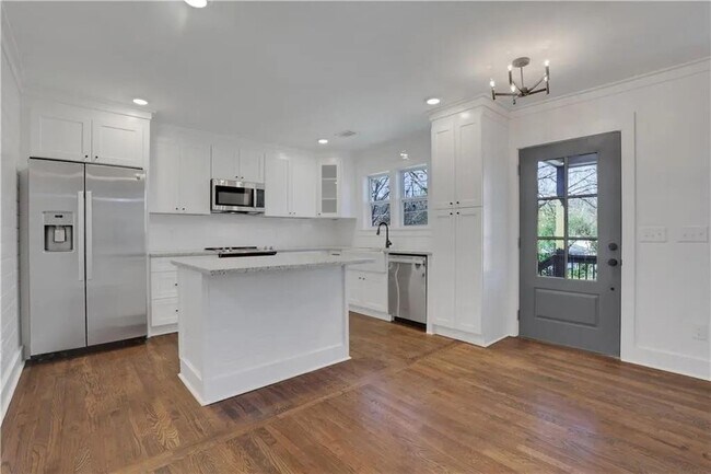 Building Photo - 1770 Crestridge Dr SE