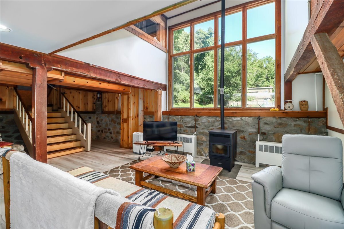 Building Photo - 155 Squash Hollow Rd