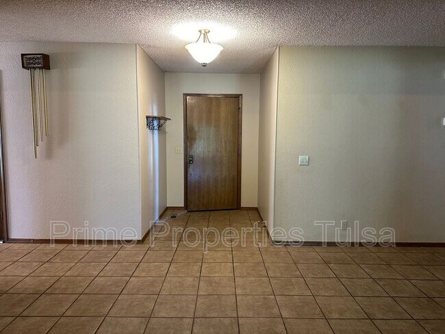 Building Photo - 7742 S 72nd E Pl