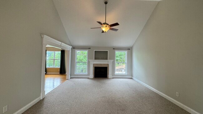 Building Photo - 5685 Hyacinth Ln