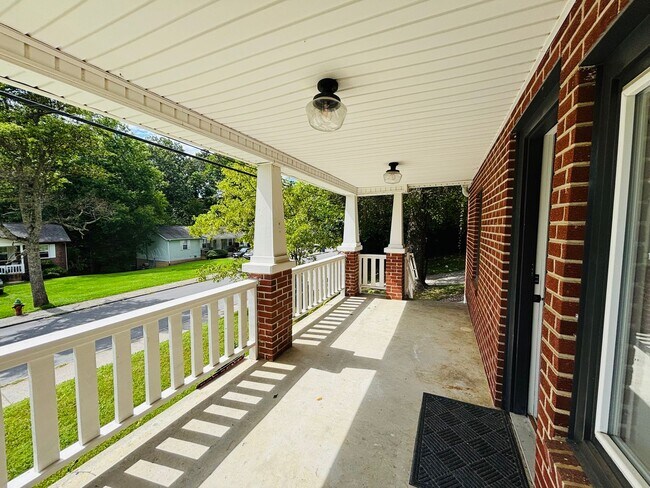 Building Photo - 307 Ellett Rd