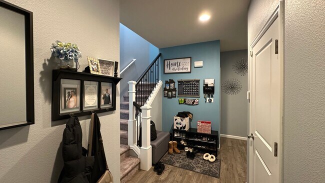 Building Photo - Gorgeous Corner lot 4 bed home! Happy Vall...