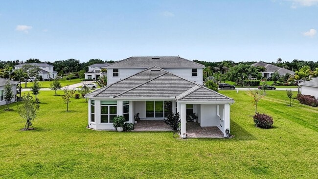 Building Photo - 20160 SE Bridgewater Dr