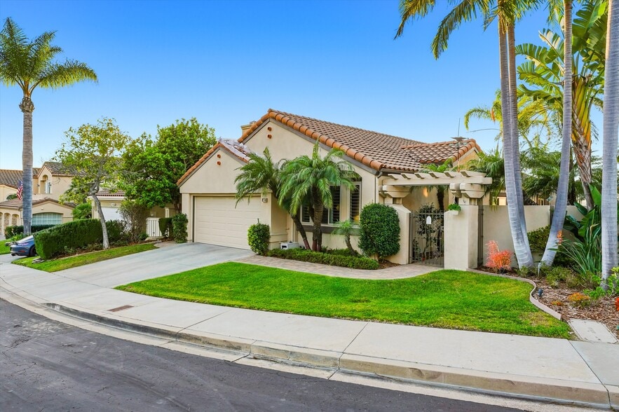 Building Photo - 42 Camino Katia