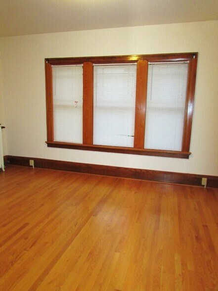 Building Photo - 220 State St