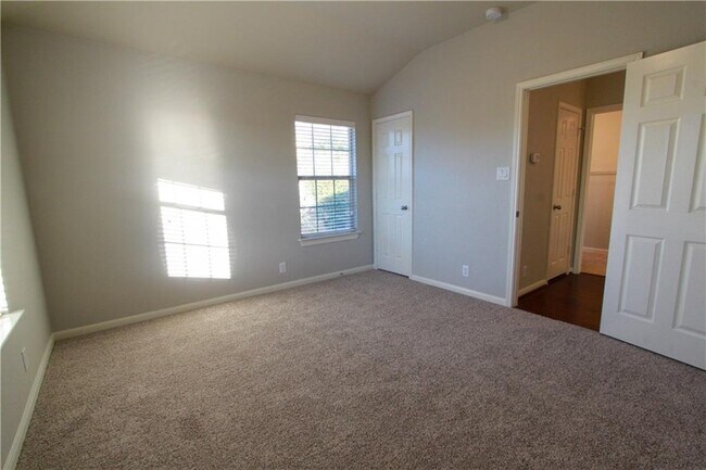 Building Photo - 3101 Davis Ln