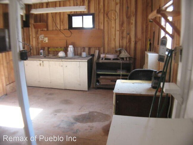 Building Photo - 3 br, 1.5 bath House - 2039 RIDGEWOOD LANE
