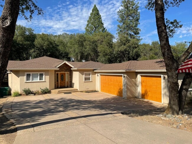 Primary Photo - 3 bedroom, 3 bath, entertainment room, lib...