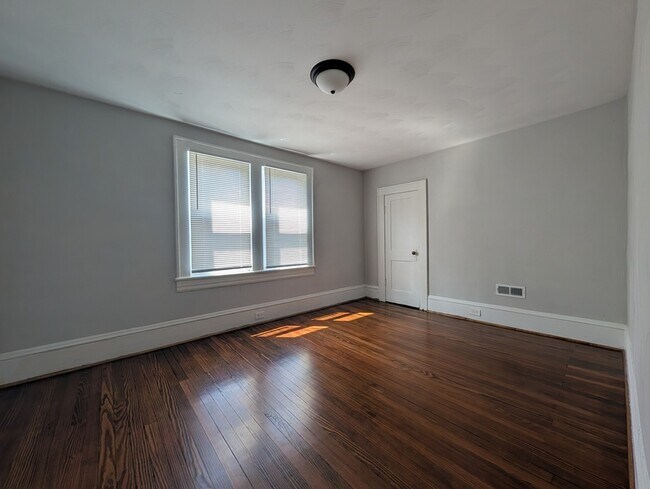 Building Photo - 931 McDowell Ave NW