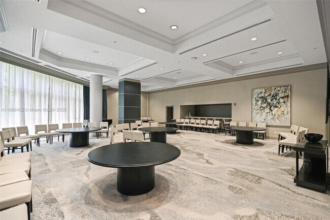 Building Photo - 7000 Island Blvd