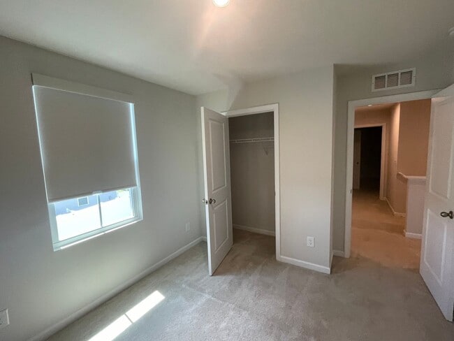 Building Photo - You’ve Got to See This Rental!