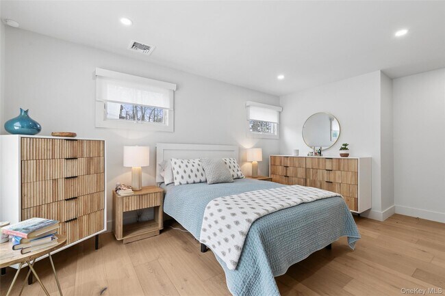 Building Photo - 6 W Landing Rd