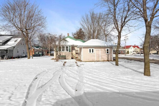 Building Photo - 100 W Main St