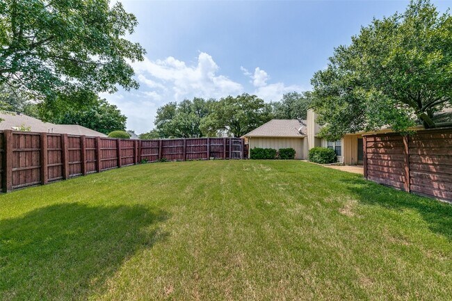 Building Photo - 6116 Southern Knoll Dr