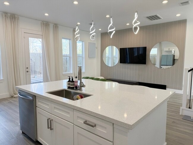 Building Photo - 2335 Paul Quinn St