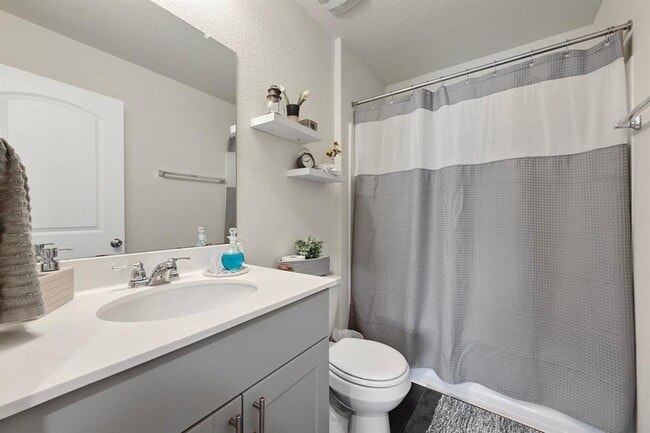 Building Photo - 446 Grace Lilly Dr