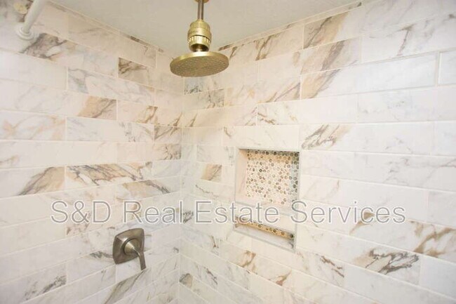 Building Photo - 141 Fernery Rd