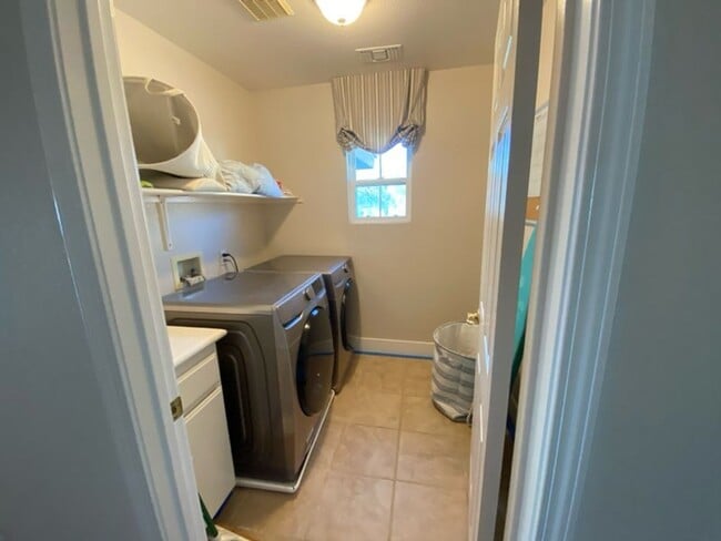 Building Photo - Great 4 Bd/3Bth in the San Marcos Santa Fe...