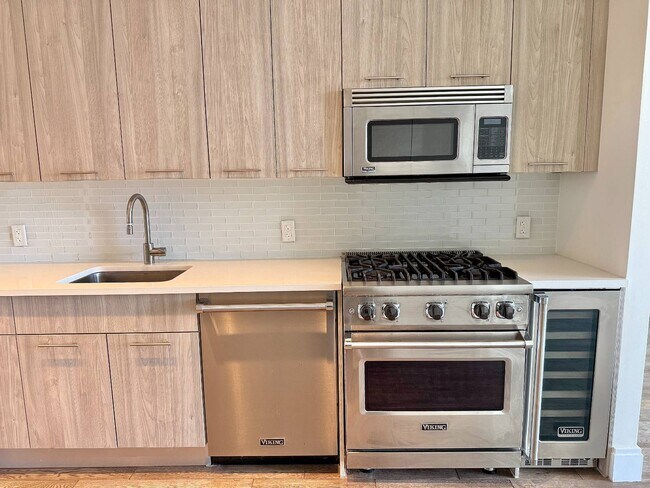 Building Photo - 1524 Sheepshead Bay Rd