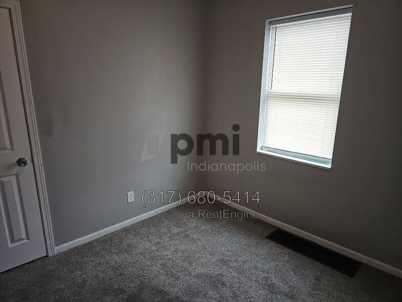 Building Photo - 112 Adler St