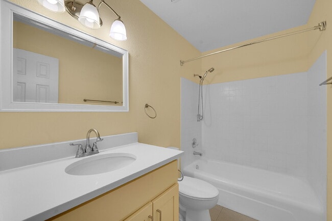 Building Photo - $2,550.00 - 4 Bedrooms, 2.5 Bathroom, Town...