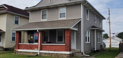 Building Photo - Updated 2 bedroom Townhouse - Garfield Park-South Neighborhood