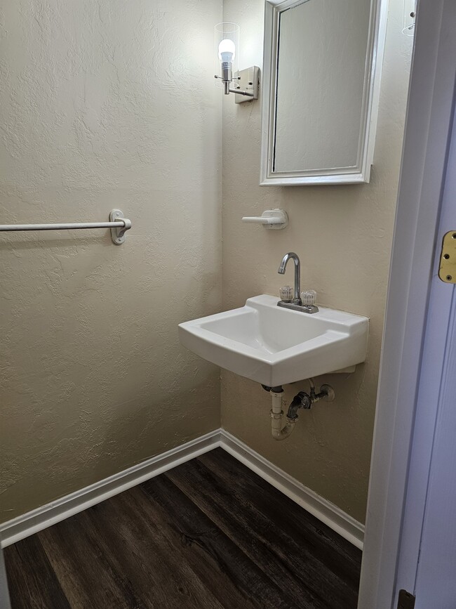 Building Photo - 145 Buckingham Dr