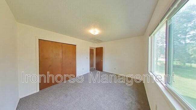 Building Photo - 411 N 16th Ave