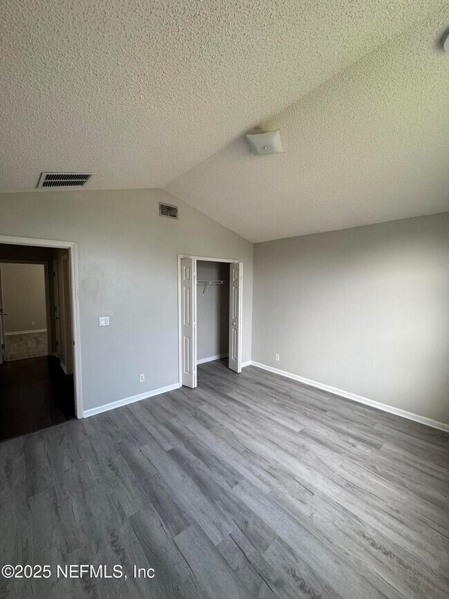 Building Photo - 12033 Walkers Glen Ln N