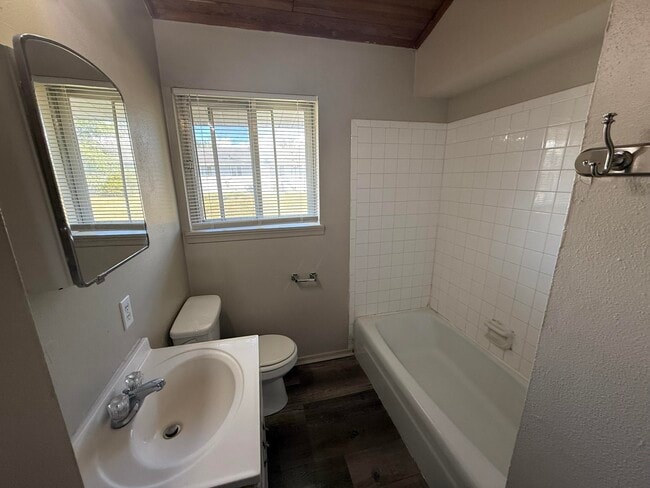 Building Photo - 7401 N Moberly Dr