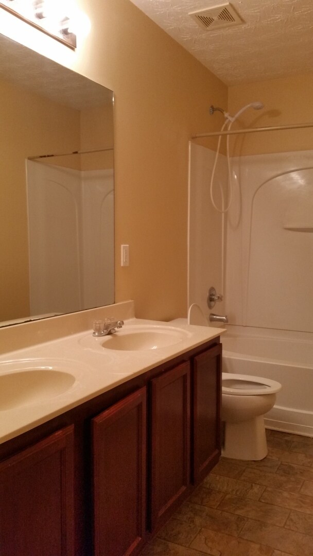 Building Photo - Swim Community - 4bd x 2 1/2bth w/2 Car Ga...