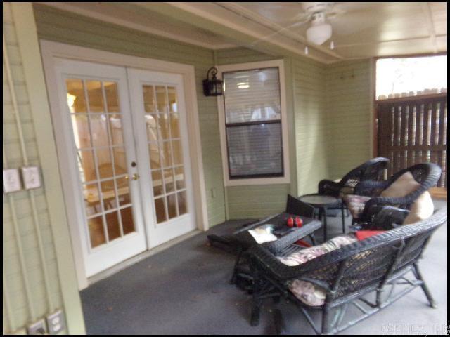 Building Photo - 122 Pin Oak Cove