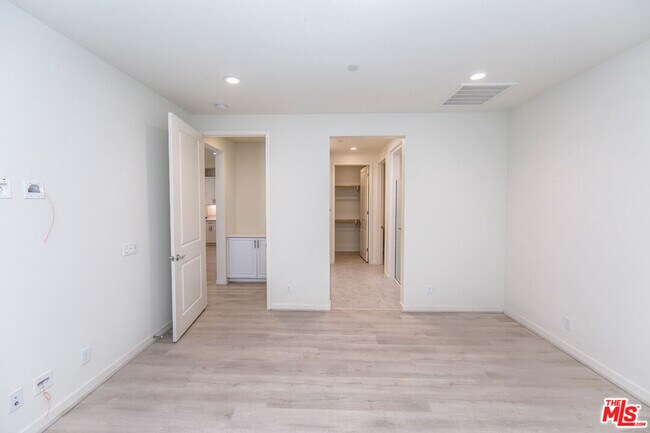 Building Photo - 10922 Mesa Ct