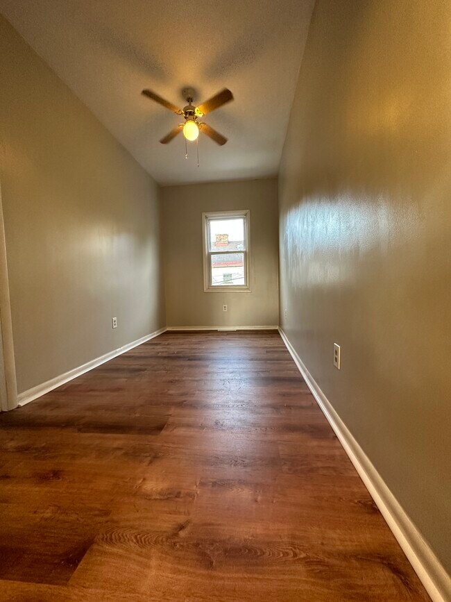 Building Photo - 322 Hancock St