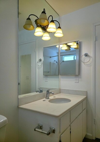 Building Photo - 12800 Avenida Alta Loma
