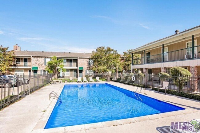 Building Photo - 4625 Parkoaks Dr