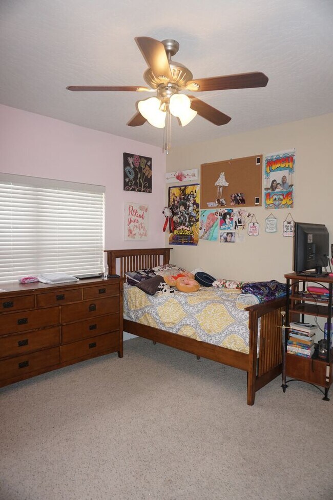 Building Photo - 4 Bedroom Rental in Duggan Pond!