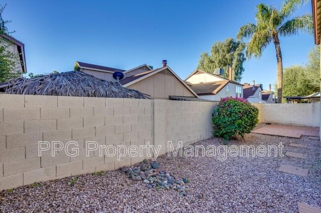 Building Photo - 521 E Kristal Way