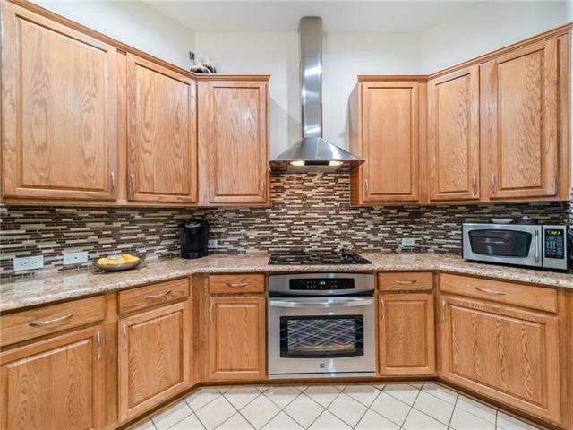 Building Photo - 8574 Robertson Dr