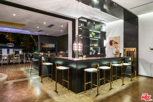 Building Photo - 809 N Rexford Dr