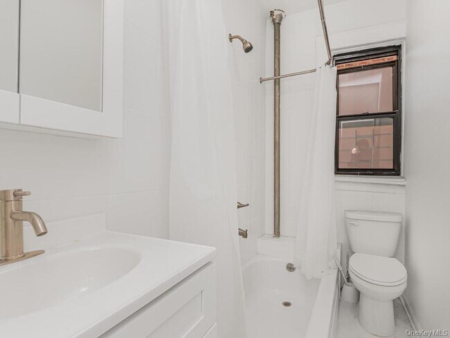 Building Photo - 30 Macombs Pl