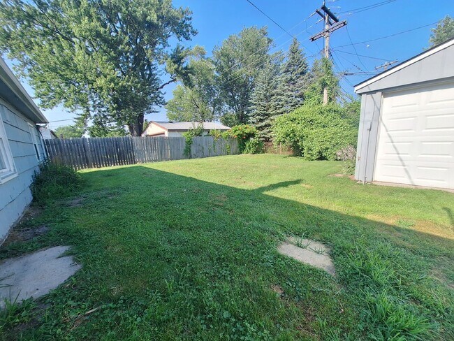 Building Photo - 26530 Hayes Rd